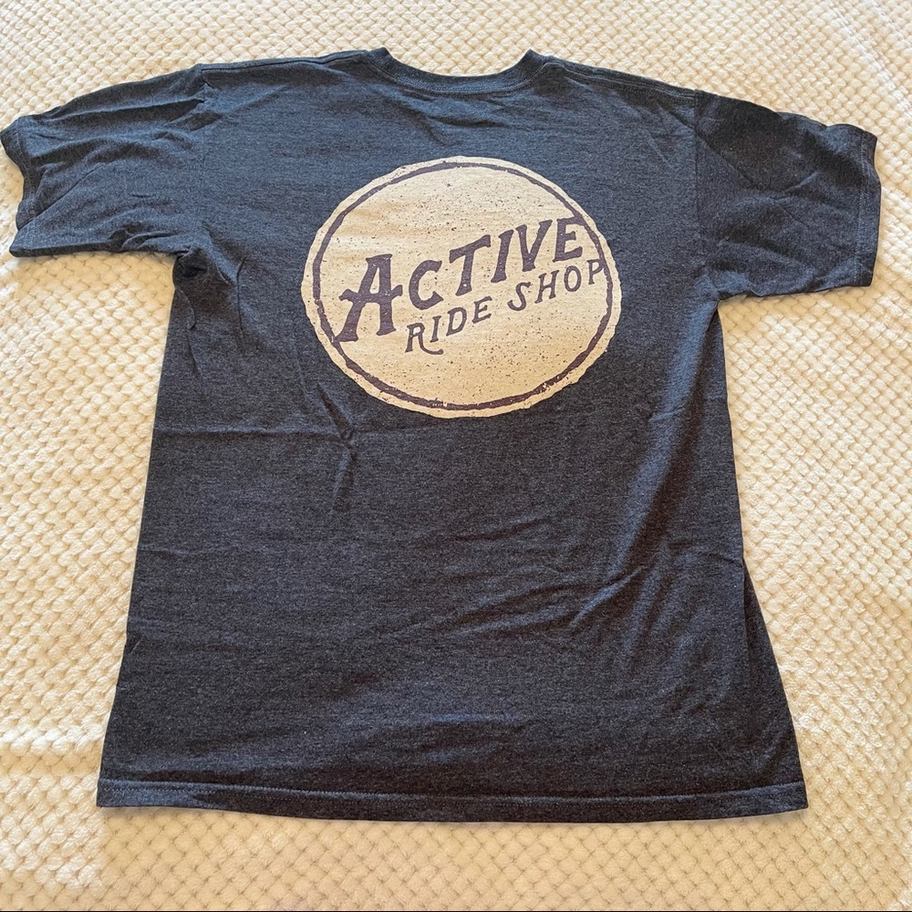 Men’s Active Ride Shop logo graphic Tshirt medium